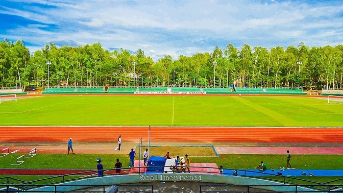Tuyển Việt Nam sẽ đá trận bán kết lượt đi trên SVĐ tồi tàn nhất AFF Cup - Bóng Đá