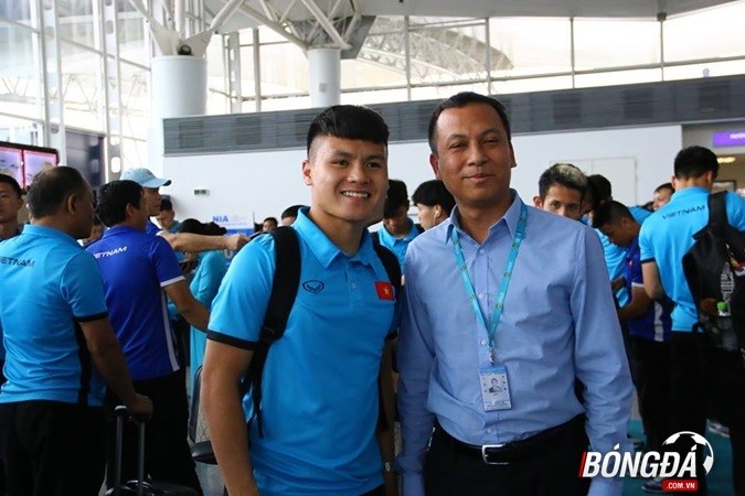 Chùm ảnh: Tuyển Việt Nam tạm biệt NHM, lên đường sang Malaysia - Bóng Đá