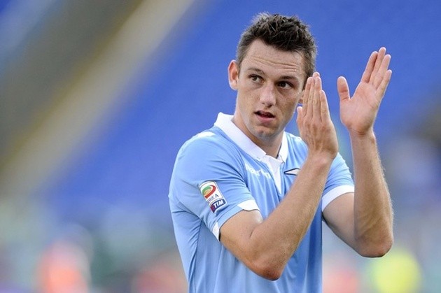 Từ bỏ Van Dijk, Lữ đoàn đỏ quyết chiêu mộ hàng hot Lazio - Bóng Đá