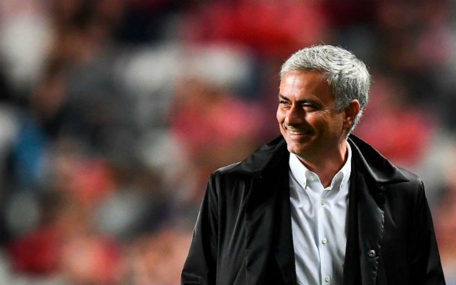 Mourinho đáp trả chỉ trích: 