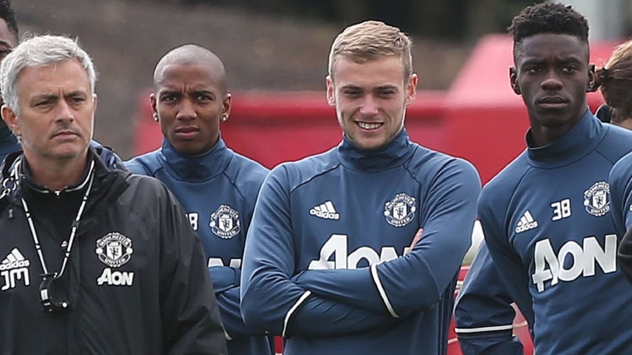 Chưa đá trận nào, sao Man Utd đã đòi ra đi - Bóng Đá