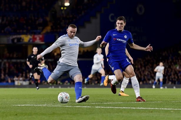 Rooney lao động cực nhọc, vợ thì dắt con đi biển hưởng thụ - Bóng Đá