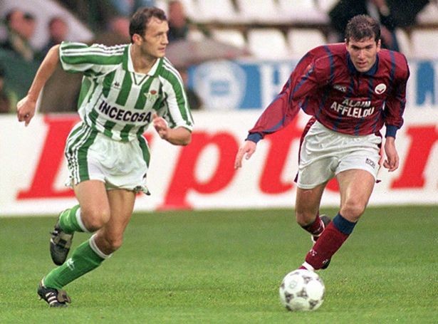 TIẾT LỘ: Lý do Sir Alex từ bỏ cơ hội đưa Zidane về M.U - Bóng Đá
