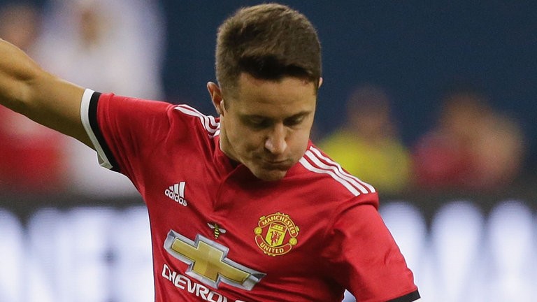 Liên tục dự bị, Herrera vẫn khiến Mourinho ấm lòng - Bóng Đá