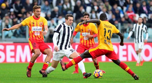 CLB tí hon Serie A cán kỷ lục tồi tệ nhất lịch sử Man Utd - Bóng Đá