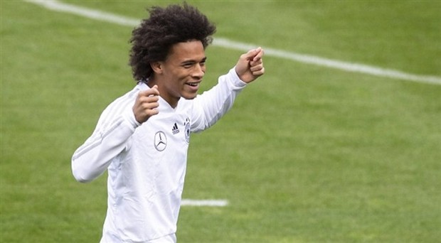 Bỏ qua 'cái tát' tại World Cup, Sane vẫn hồ hởi gặp Low - Bóng Đá