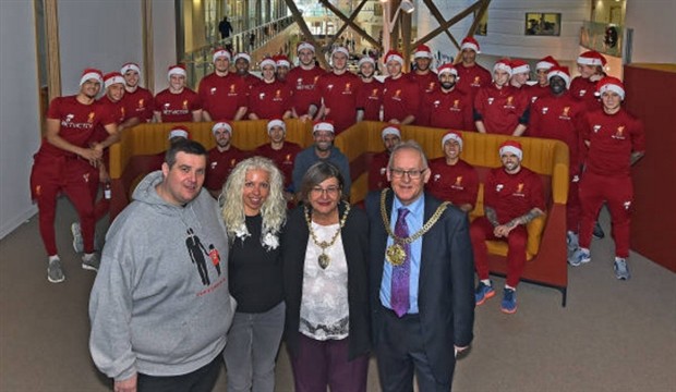 Klopp dẫn đầu Lữ Đoàn Đỏ 'tấn công' bệnh viện tại Liverpool - Bóng Đá