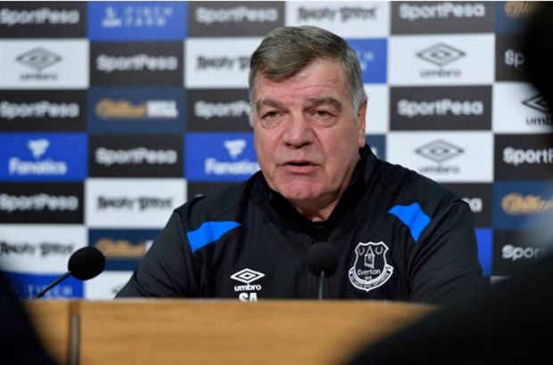Big Sam vắng mặt, sân tập Everton mở hội - Bóng Đá