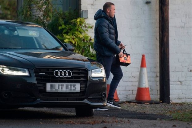 Rooney kiệm lời trong ngày đầu làm công ích  - Bóng Đá
