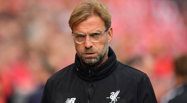 CĐV Liverpool đồng loạt gửi thư 'cầu cứu' Benitez - Bóng Đá
