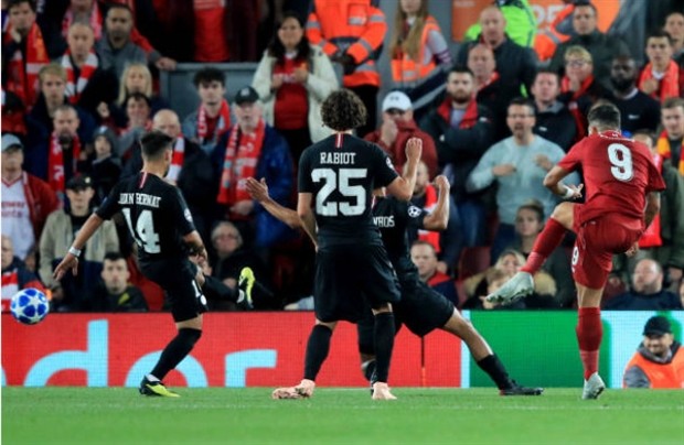 Fan Barcelona ủng hộ Paulinho triệt hạ Neymar - Bóng Đá