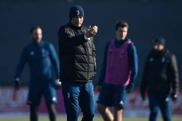 Allegri đứng ngồi không yên trước thềm đại chiến với Roma - Bóng Đá