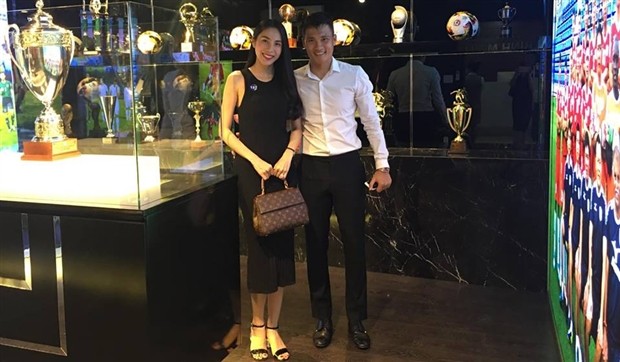 Rodriguez phản ứng thế nào trước tin đồn 'mẹ chồng - nàng dâu' - Bóng Đá