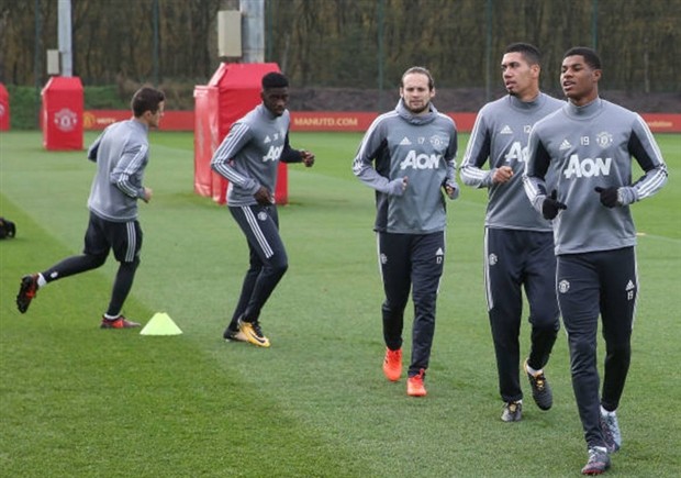 Bỏ lại nghi án chấn thương, Rashford tươi như hoa trên sân tập của Man Utd - Bóng Đá