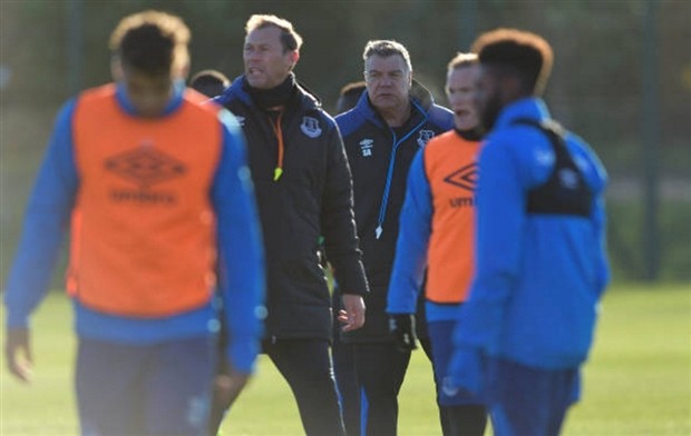 Big Sam trầm lắng trong buổi tập đầu tiên tại Everton - Bóng Đá