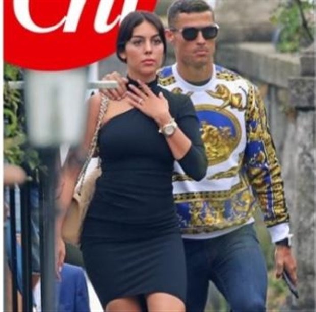 Đại gia đình Ronaldo khoe sắc trong màu áo Juve - Bóng Đá