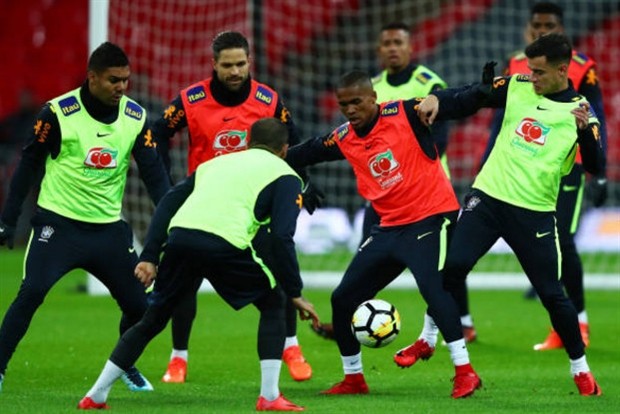 Neymar bị 'triệt hạ', Coutinho nóng lòng chờ ngày trở lại - Bóng Đá