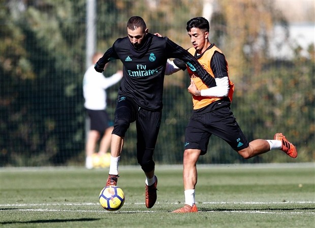 Bạn gái vừa sinh, Ronaldo đã bỏ đi tập luyện - Bóng Đá