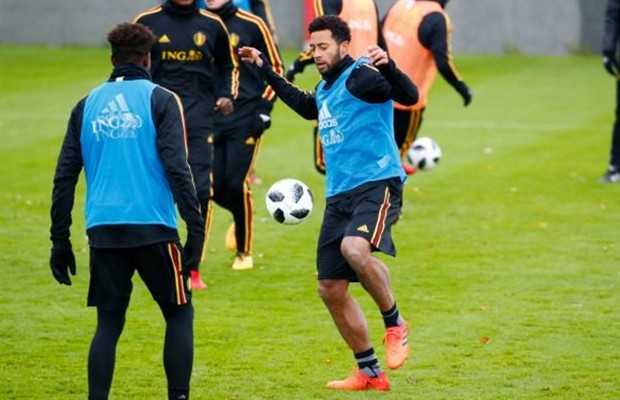 Maradona mướt mồ hôi biểu diễn trước lớp hậu bối tại Ấn Độ - Bóng Đá