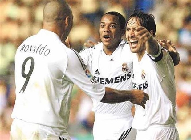 Gia đình ngập tràn hạnh phúc Robinho trước ngày đổ vỡ - Bóng Đá