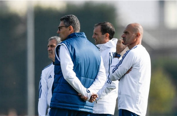 'Hàng hiệu' Higuain cười thả ga cùng đồng đội trước ngày rời Italia - Bóng Đá