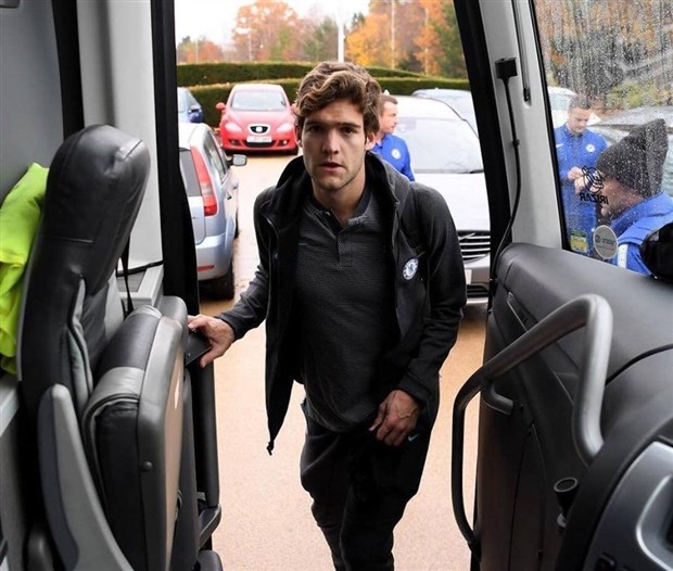 Morata bị đồng đội chơi khăm trong lúc lên đường sang Azerbaijan - Bóng Đá