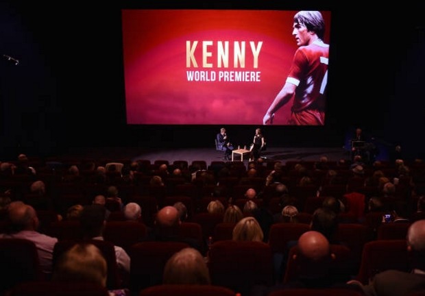 Nhiều thế hệ ngôi sao của Liverpool hội tụ chúc mừng King Dalglish - Bóng Đá