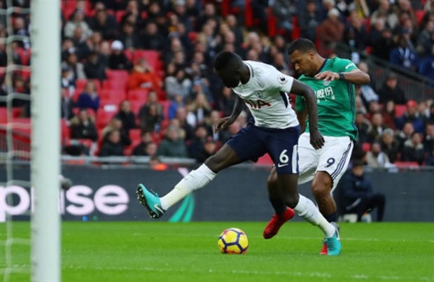 Kane nén đau để cán mốc 100, nhưng Tottenham vẫn không vui - Bóng Đá