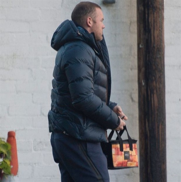 Rooney kiệm lời trong ngày đầu làm công ích  - Bóng Đá
