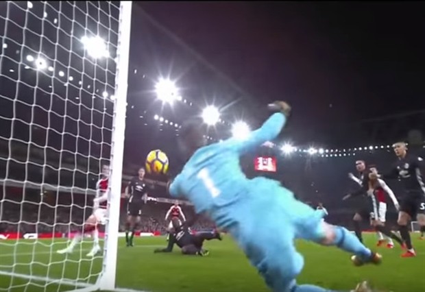 Bỏ lại khó khăn, sao Dortmund chung tay mang niềm vui đến NHM - Bóng Đá