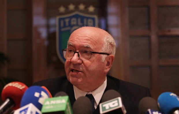 Họp báo căng thẳng, ông Tavecchio rời ghế chủ tịch FIGC - Bóng Đá