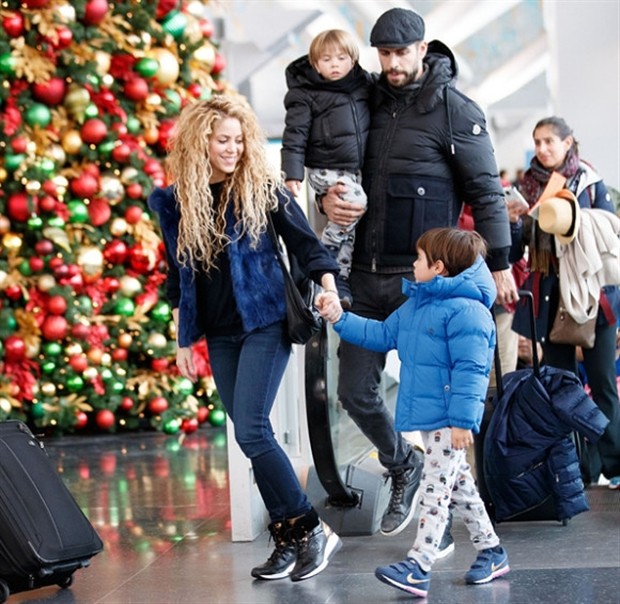 Vợ chồng Pique hạnh phúc tới Mỹ du lịch - Bóng Đá