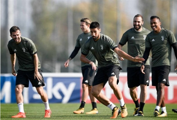 'Hàng hiệu' Higuain cười thả ga cùng đồng đội trước ngày rời Italia - Bóng Đá