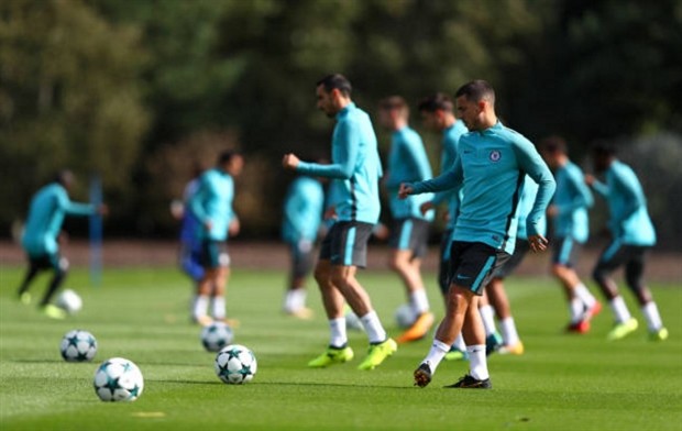 Tương lai chưa rõ, Sanchez và Ozil vẫn rất kiệm lời trên sân tập của Arsenal - Bóng Đá