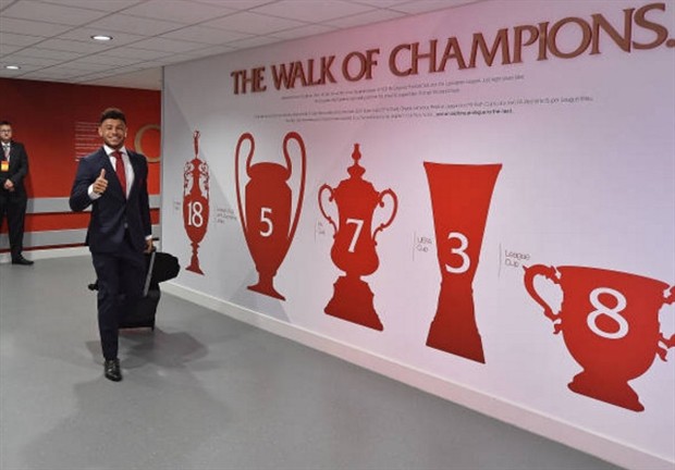 Đồng đội thì hớn hở, Coutinho lại đầy căng thẳng tại Anfield - Bóng Đá