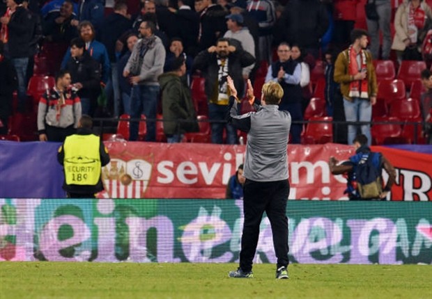 Klopp 'bó tay' khi Liverpool bị Sevilla ghi 3 bàn trong hiệp 2 - Bóng Đá