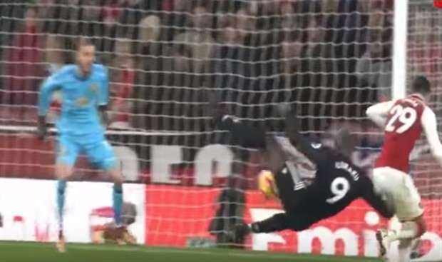 Bỏ lại khó khăn, sao Dortmund chung tay mang niềm vui đến NHM - Bóng Đá