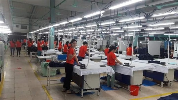 Cờ đỏ sao vàng tràn ngập phố phường trước giờ G - Bóng Đá
