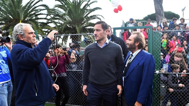 Totti đứng lên đòi công bằng cho phái yếu - Bóng Đá