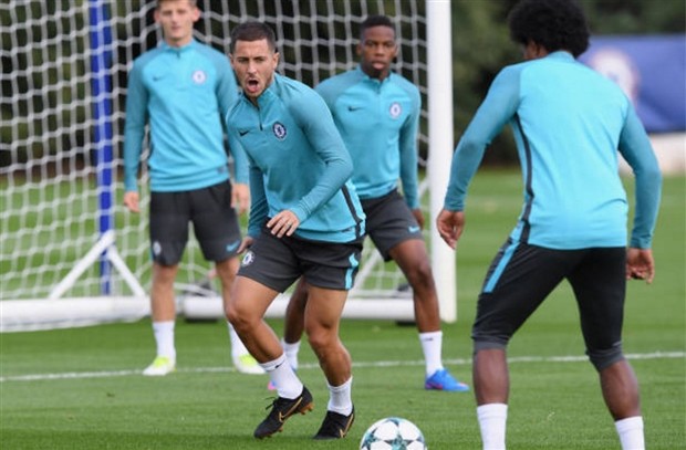 Tương lai chưa rõ, Sanchez và Ozil vẫn rất kiệm lời trên sân tập của Arsenal - Bóng Đá