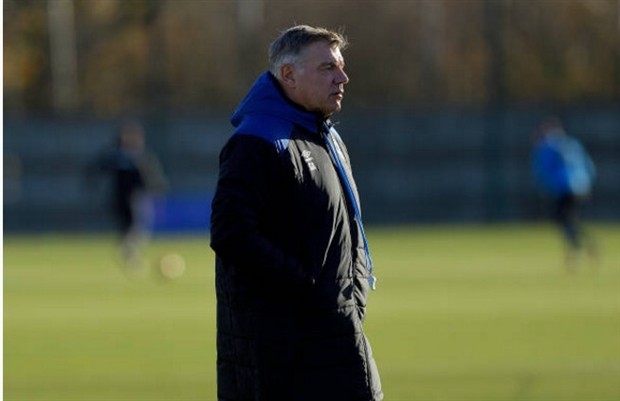 Big Sam trầm lắng trong buổi tập đầu tiên tại Everton - Bóng Đá