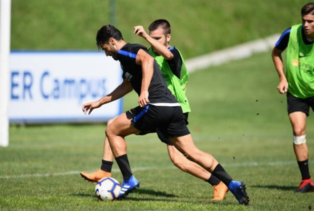 Icardi 'nhăn nhó' tập luyện sau ngày ra quân tệ hại - Bóng Đá