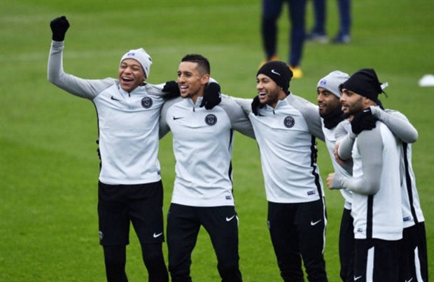 Mbappe liên tục pha trò khiến Neymar không thể nhịn cười - Bóng Đá