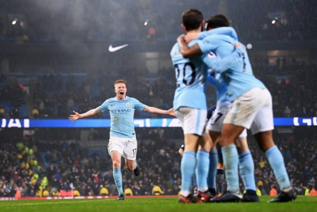 Guaridola cố gắng kìm nén niềm vui sau khi 'hủy diệt' Tottenham - Bóng Đá