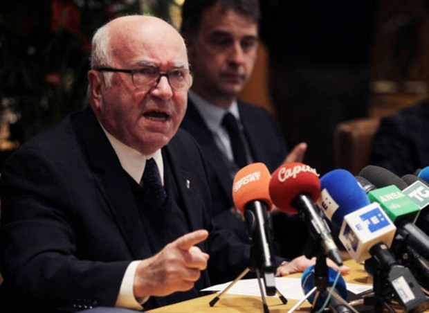 Họp báo căng thẳng, ông Tavecchio rời ghế chủ tịch FIGC - Bóng Đá