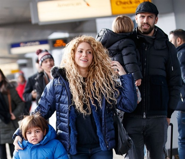 Vợ chồng Pique hạnh phúc tới Mỹ du lịch - Bóng Đá