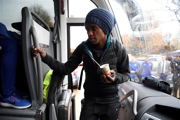 Morata bị đồng đội chơi khăm trong lúc lên đường sang Azerbaijan - Bóng Đá