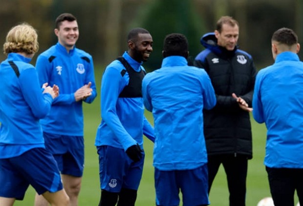 Hết hy vọng tại châu Âu, Rooney và đồng đội bày đủ trò trên sân tập - Bóng Đá