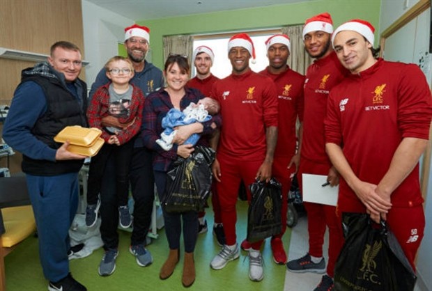 Klopp dẫn đầu Lữ Đoàn Đỏ 'tấn công' bệnh viện tại Liverpool - Bóng Đá