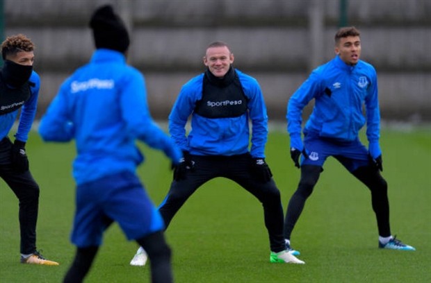 Big Sam vắng mặt, sân tập Everton mở hội - Bóng Đá